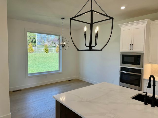 3919 E Woodhue Street, Springfield, MO 65802