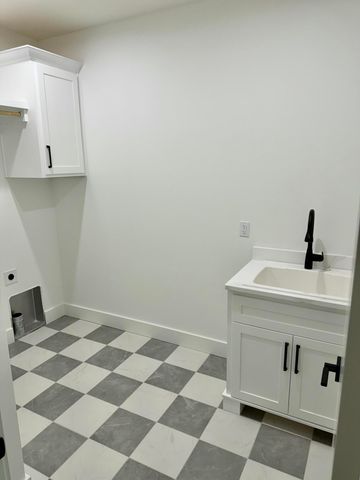 3919 E Woodhue Street, Springfield, MO 65802