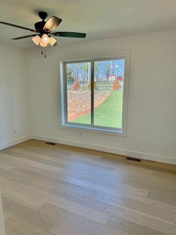 3919 E Woodhue Street, Springfield, MO 65802