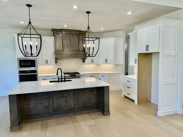 3919 E Woodhue Street, Springfield, MO 65802