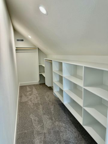 3919 E Woodhue Street, Springfield, MO 65802