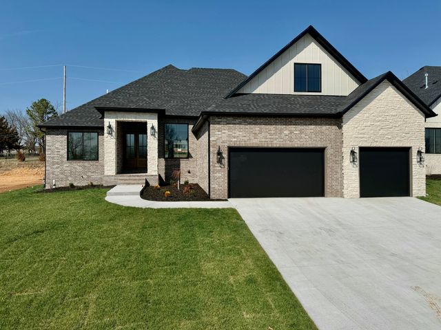 3919 E Woodhue Street, Springfield, MO 65802