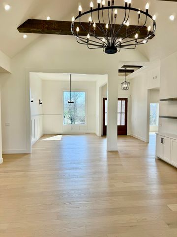 3919 E Woodhue Street, Springfield, MO 65802