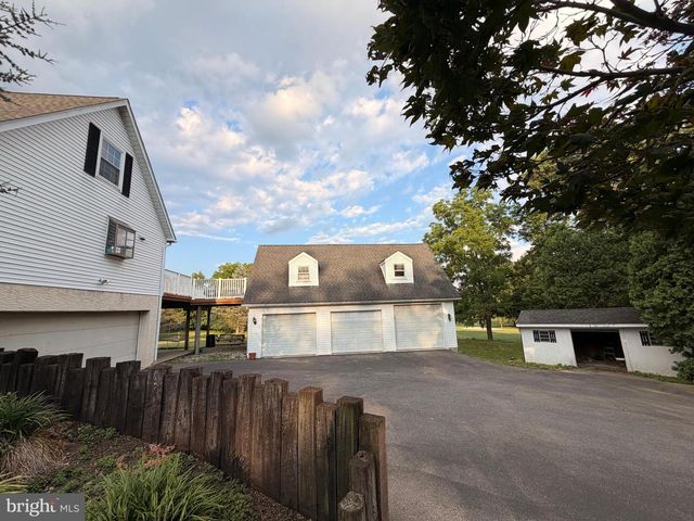 575 MULL AVE, Leesport, PA 19533