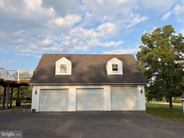 575 MULL AVE, Leesport, PA 19533