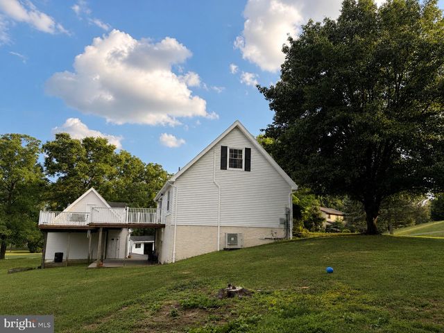 575 MULL AVE, Leesport, PA 19533