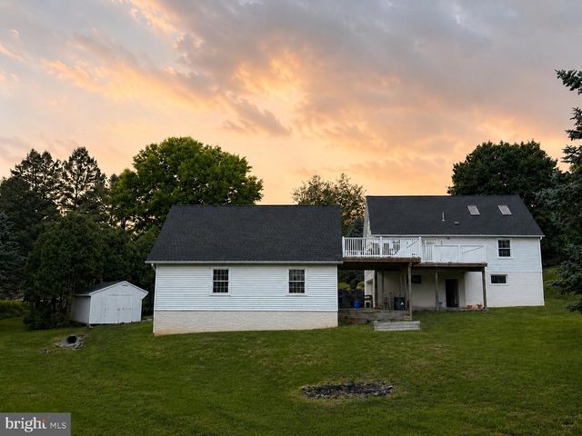 575 MULL AVE, Leesport, PA 19533