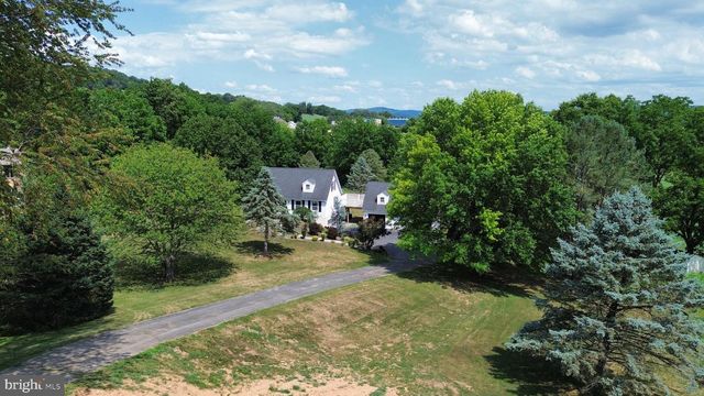 575 MULL AVE, Leesport, PA 19533