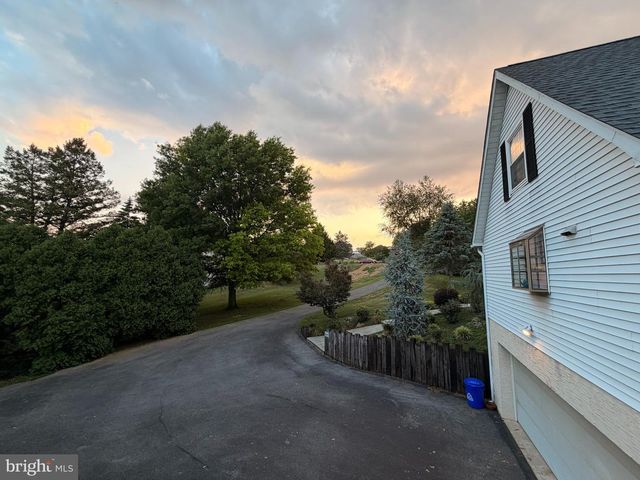 575 MULL AVE, Leesport, PA 19533