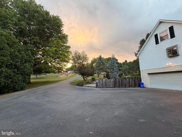 575 MULL AVE, Leesport, PA 19533