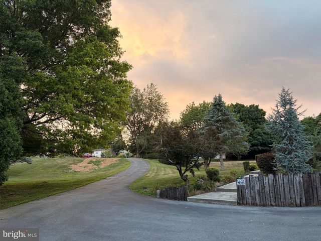 575 MULL AVE, Leesport, PA 19533