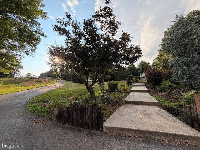 575 MULL AVE, Leesport, PA 19533