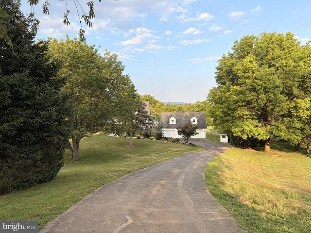 575 MULL AVE, Leesport, PA 19533