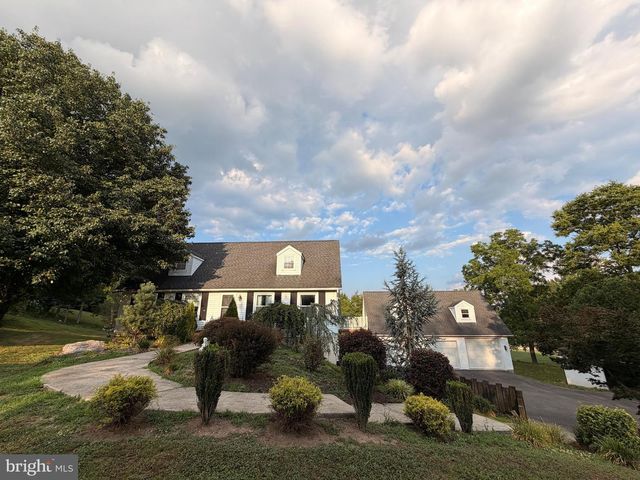 575 MULL AVE, Leesport, PA 19533