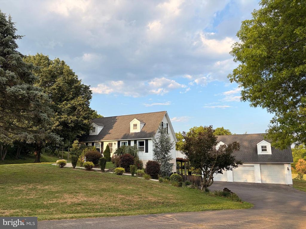575 MULL AVE, Leesport, PA 19533