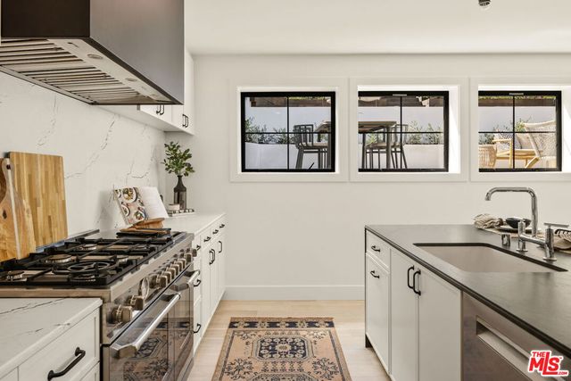 3289 Kelton Avenue, Los Angeles, CA 90034