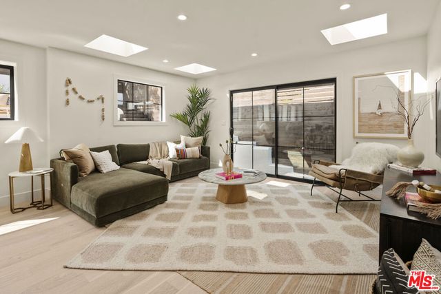 3289 Kelton Avenue, Los Angeles, CA 90034