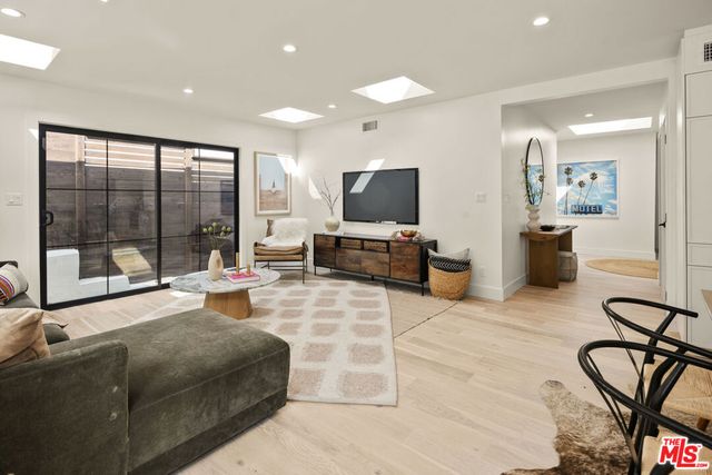 3289 Kelton Avenue, Los Angeles, CA 90034