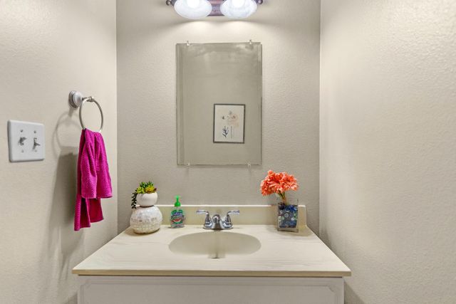 2809 Yukon Dr, Modesto, CA 95350