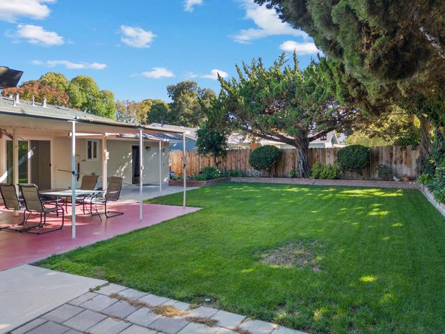 2809 Yukon Dr, Modesto, CA 95350