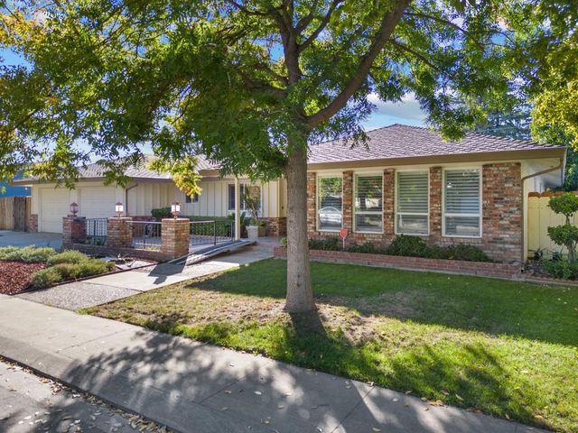 2809 Yukon Dr, Modesto, CA 95350