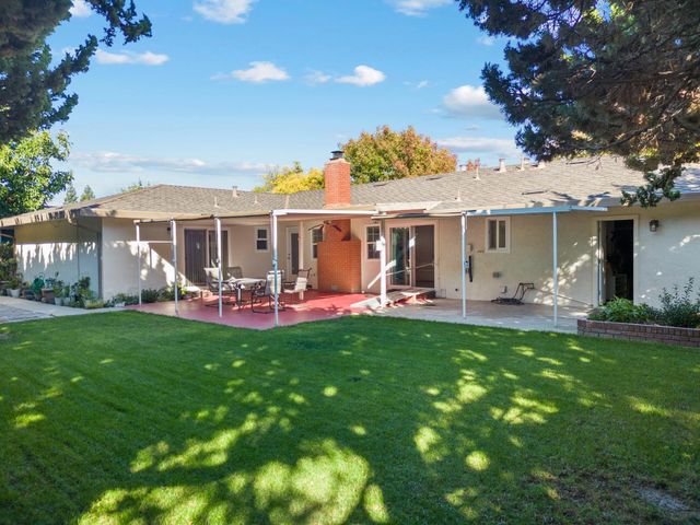 2809 Yukon Dr, Modesto, CA 95350