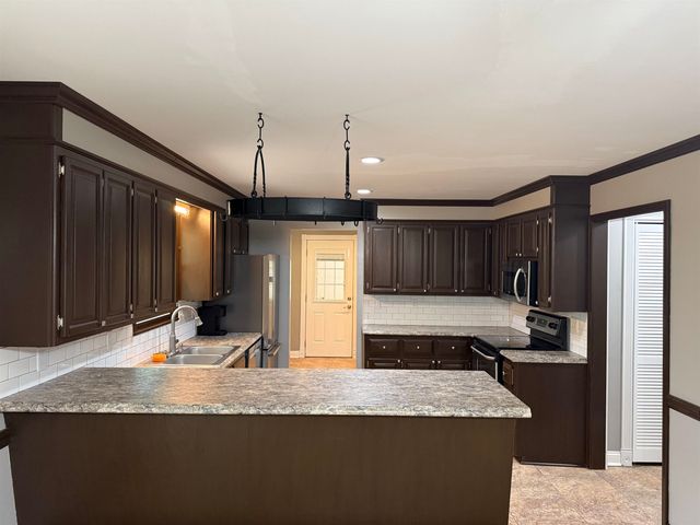 254 MOLLIE DR, Selmer, TN 38375