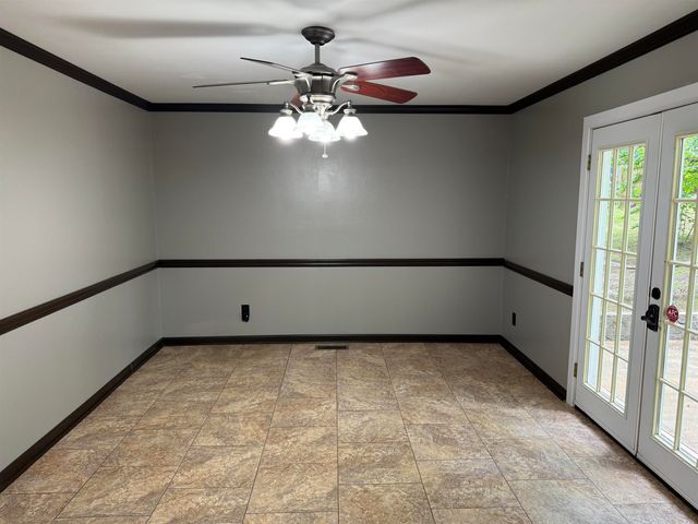 254 MOLLIE DR, Selmer, TN 38375