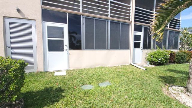 319 Chatham P, West Palm Beach, FL 33417