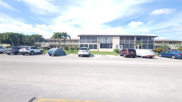 319 Chatham P, West Palm Beach, FL 33417