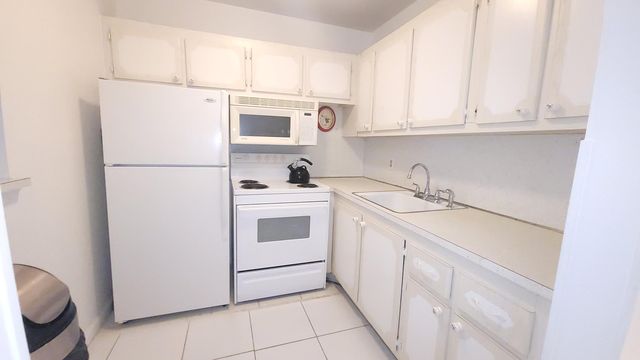 319 Chatham P, West Palm Beach, FL 33417