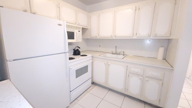 319 Chatham P, West Palm Beach, FL 33417