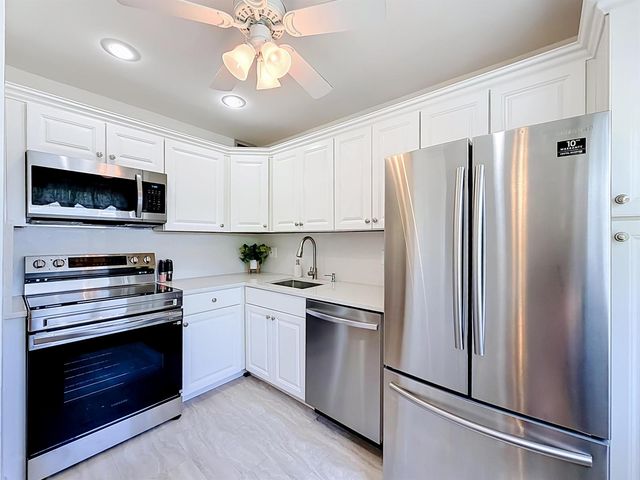 12 Colonial Club Drive 202, Boynton Beach, FL 33435