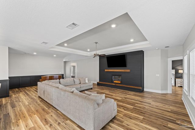 7628 Dewey Jernigan Rd, Pace, FL 32571