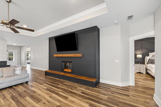 7628 Dewey Jernigan Rd, Pace, FL 32571