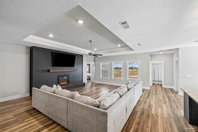 7628 Dewey Jernigan Rd, Pace, FL 32571