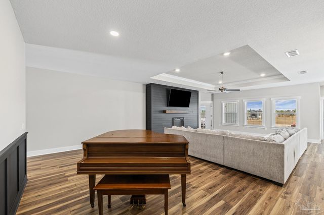 7628 Dewey Jernigan Rd, Pace, FL 32571