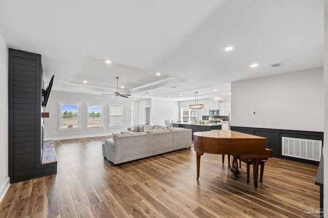 7628 Dewey Jernigan Rd, Pace, FL 32571