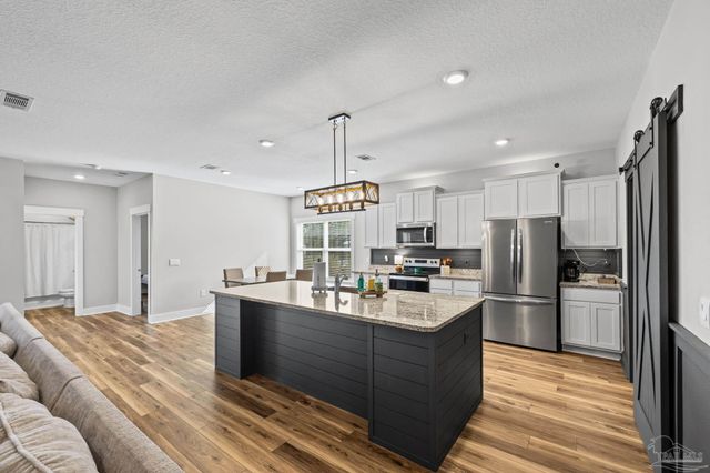 7628 Dewey Jernigan Rd, Pace, FL 32571