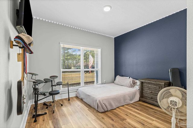 7628 Dewey Jernigan Rd, Pace, FL 32571