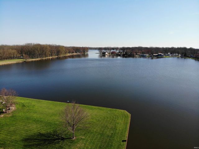 2111 Bluewater Drive, Warsaw, IN 46580