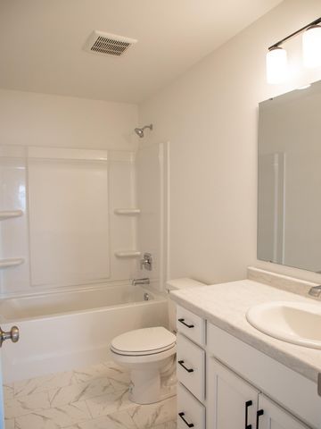 7897 Cottonwood Boulevard, Horace, ND 58047