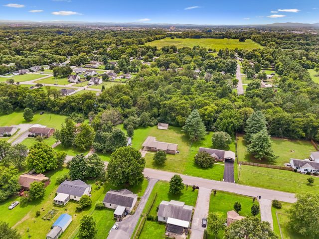 2724 Fawnwood Dr, Murfreesboro, TN 37129