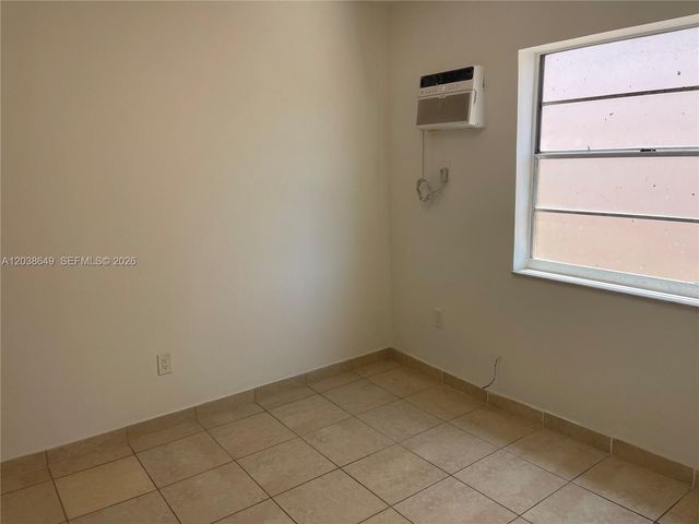 1043 NW 2nd St 14, Miami, FL 33128
