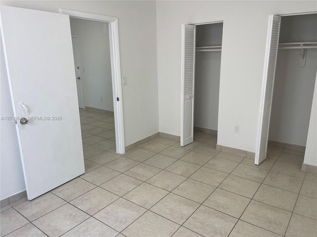 1043 NW 2nd St 14, Miami, FL 33128
