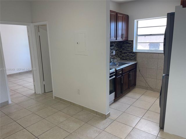 1043 NW 2nd St 14, Miami, FL 33128