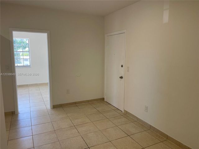 1043 NW 2nd St 14, Miami, FL 33128