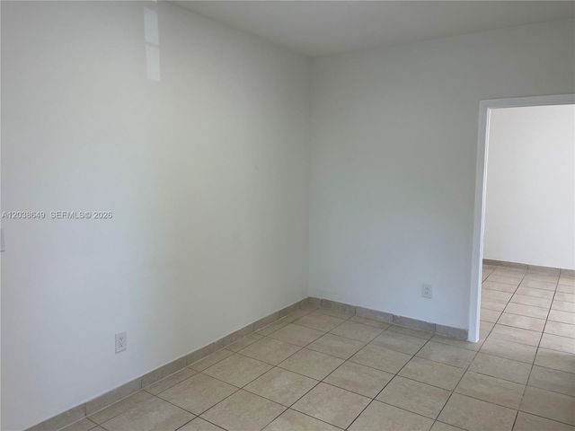 1043 NW 2nd St 14, Miami, FL 33128