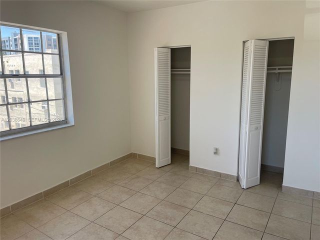 1043 NW 2nd St 14, Miami, FL 33128