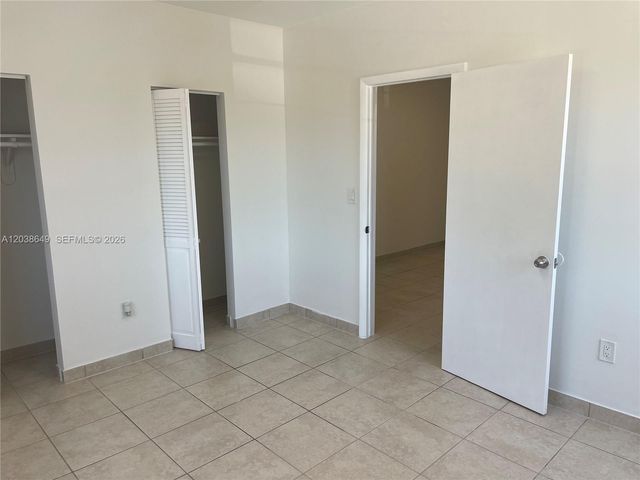 1043 NW 2nd St 14, Miami, FL 33128